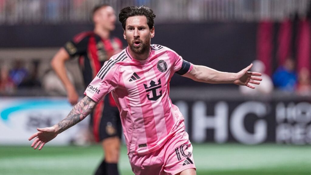 Lionel Messi turns back clock, drops defender and finishes it with chip over goalkeeper to score an incredible goal | Football News