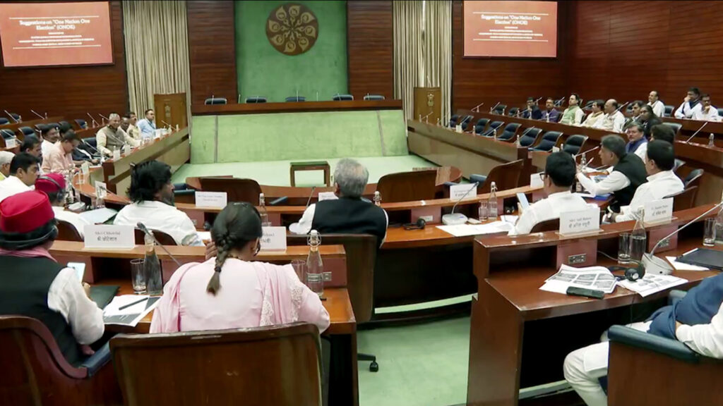 Lok Sabha extends tenure of Parliament committee on ONOP bill | Latest News India