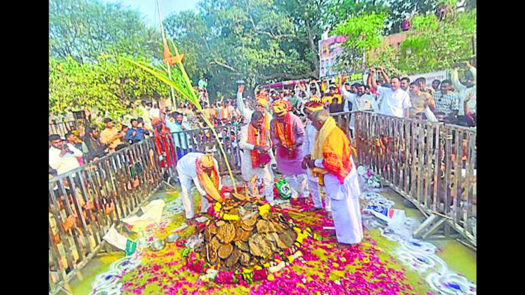 Madhi village controversy: ‘Vendors who do not adhere to ‘Hindu rituals’ barred’