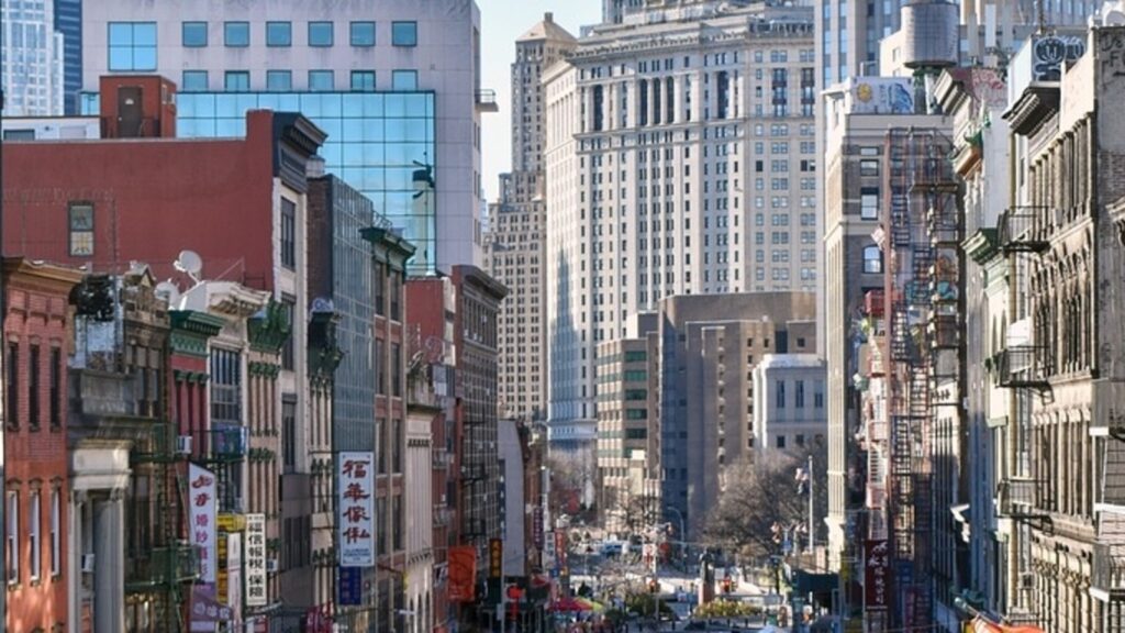 Manhattan apartment rents jump to record as bidding wars spread