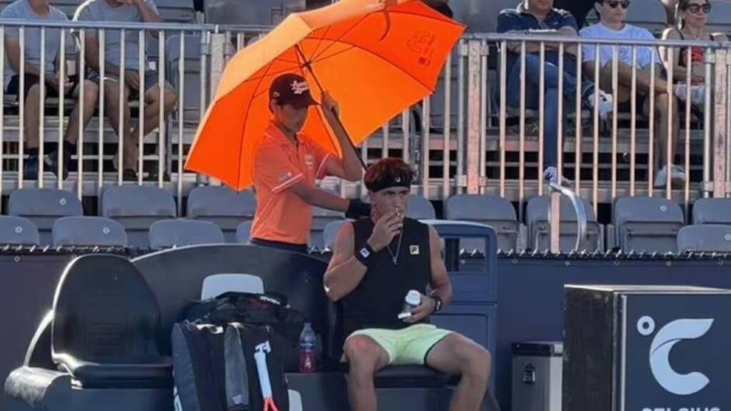 Miami Open star smokes cigarette courtside in middle of qualifying match, asks umpire for lighter | Tennis News