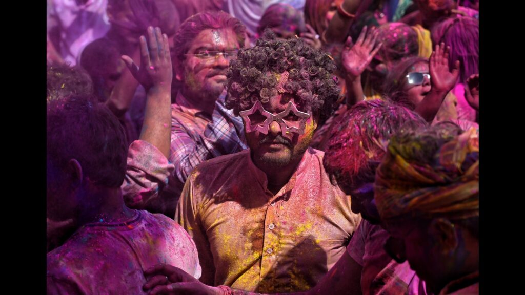 Mirth and merriment mark Holi celebrations in Lucknow