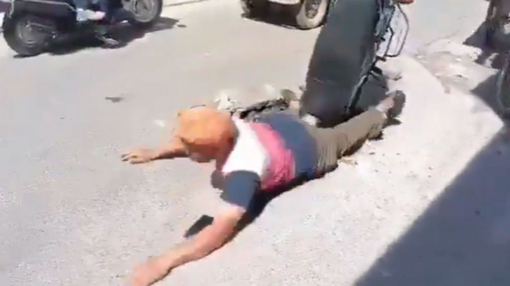 Motorcyclist falls into open manhole on busy road, internet slams authorities for negligence | Trending