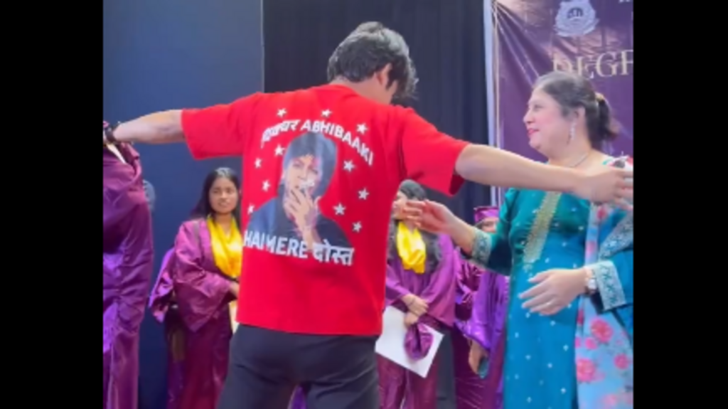Mumbai college student takes off convocation gown after receiving degree, strikes SRK signature pose. Video | Trending