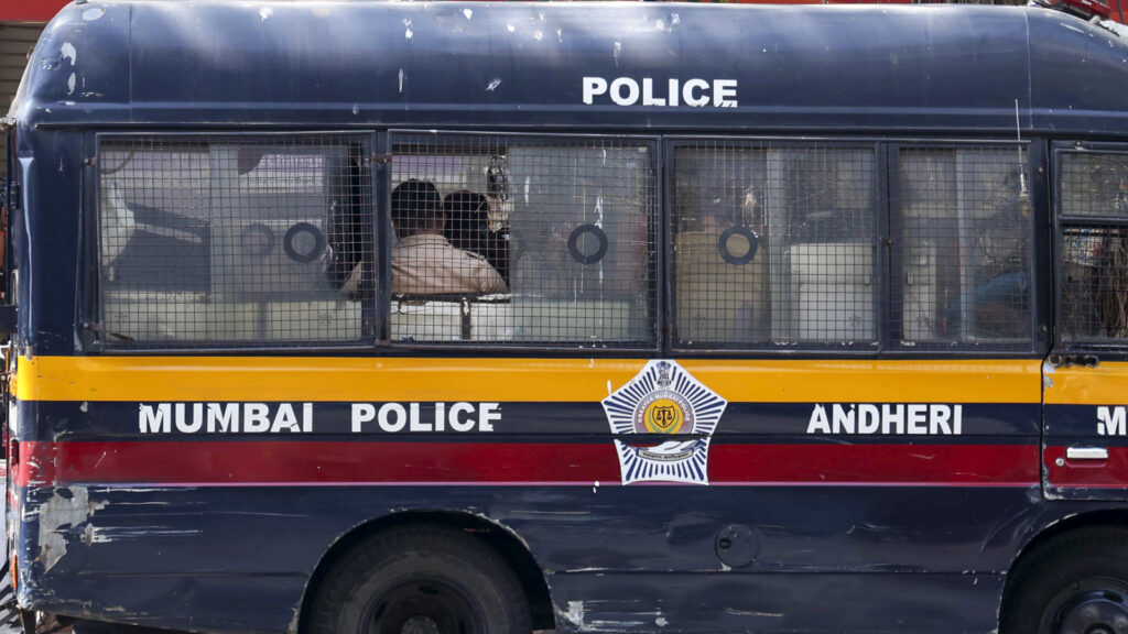 Newly married Mumbai police constable hangs self to death at residence | Mumbai news
