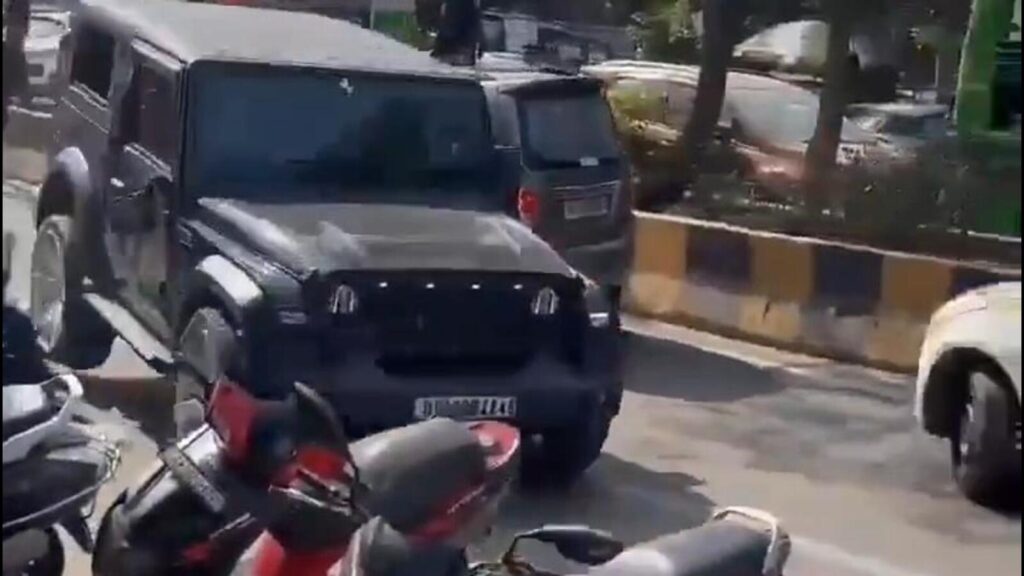 Noida: Thar goes on a rampage at Sector 16 market, driver held