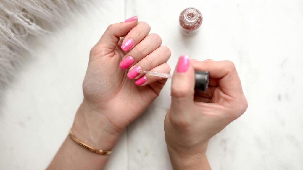 Ohio woman finds out she has cancer in her thumb after spotting 2 thin lines on her nail: Report | Trending