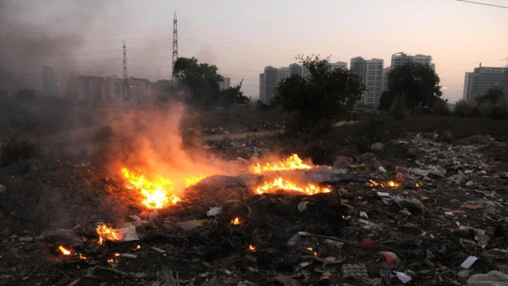 Open burning of waste will invite fine of ₹1,000 from Apr 1: BMC | Mumbai news