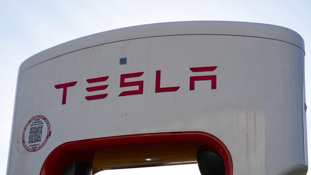 Poll shows 94% Germans won’t buy a Tesla due to Musk, then came a twist: 253,000 votes came from 2 IP addresses in US