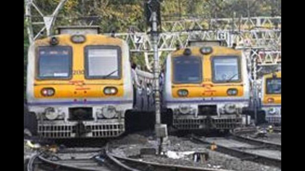 Prioritise local trains over express trains; pax travelling between Pune & Lonavla demand