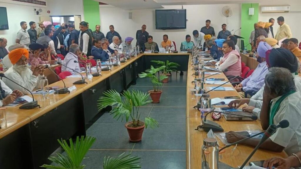 Punjab farm leaders hold talks with central team in Chandigarh