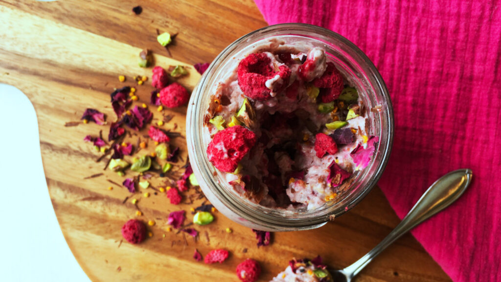 Ramadan 2025: These Rooh Afza overnight oats are the easiest pre-dawn meal to fuel your fasting days
