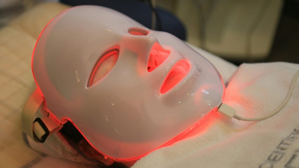 Red Light Therapy for hair and skin: Complete guide to benefits, side effects and who should be cautious | Health