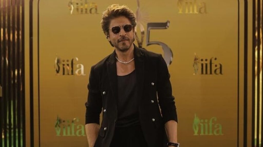 Shah Rukh Khan’s massive diamond necklace steals the show at IIFA 2025, fan says ‘Jaipur mein chaand nikal aaya’ | Fashion Trends