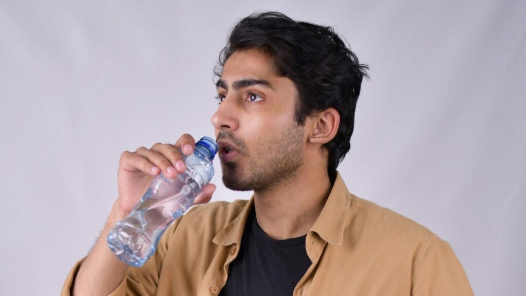 Should you drink water while standing? Nutritionist reveals if it can be harmful | Health