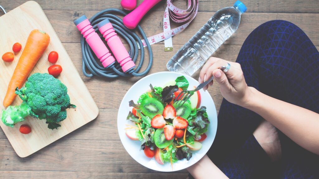 Should you eat before, after or even while exercising? Here’s what you need to know | Health