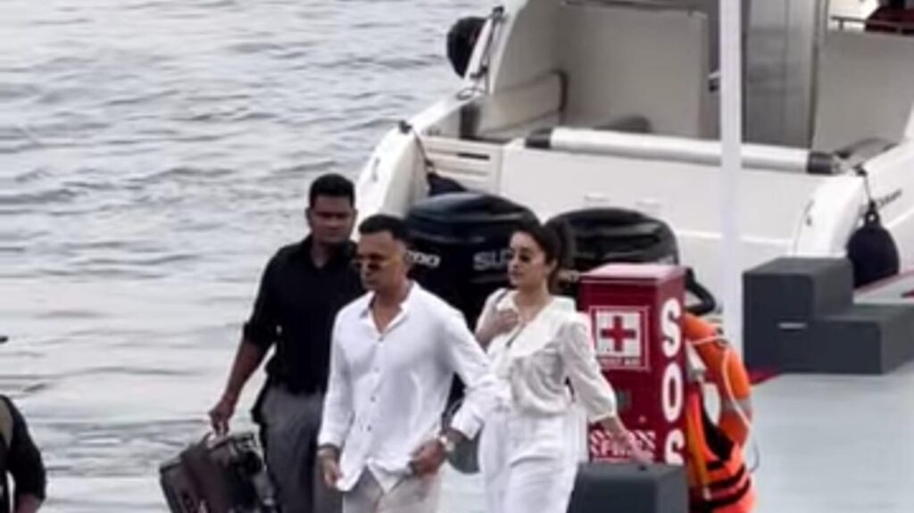 Shraddha Kapoor celebrates birthday with boyfriend Rahul Mody, spotted arriving back in Mumbai. Watch | Bollywood