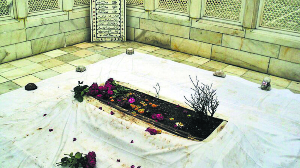 Significant dip in footfall at Aurangzeb’s tomb amid controversy