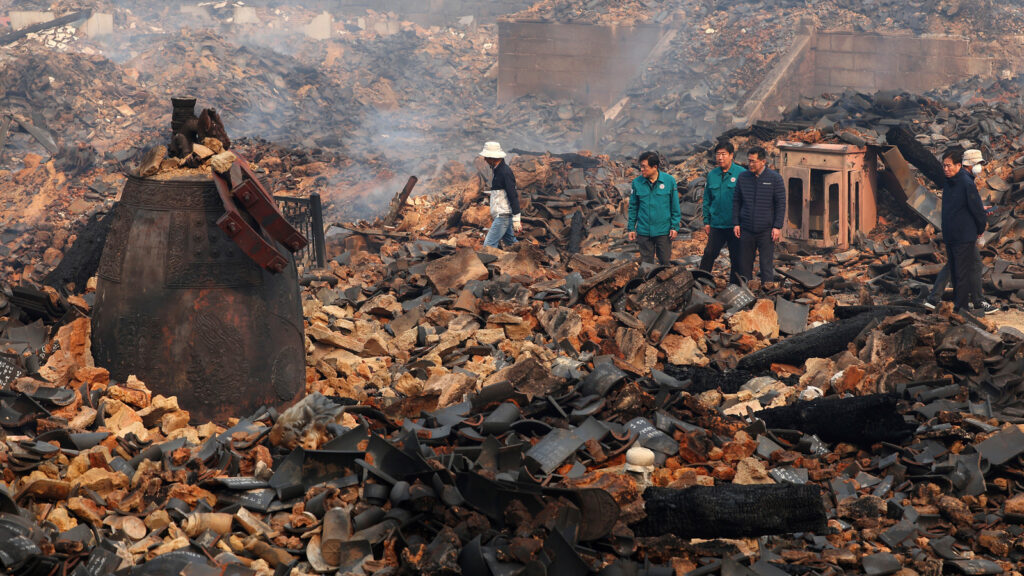 South Korea battles one of its worst wildfires in history | Photos of the devastation