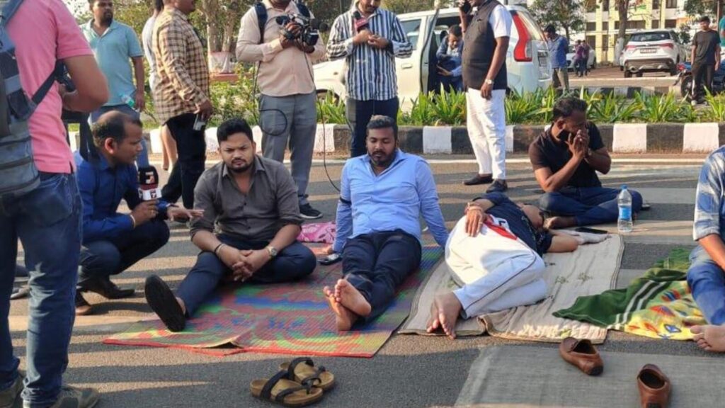 Suspended Congress leaders continue protest outside Odisha Assembly