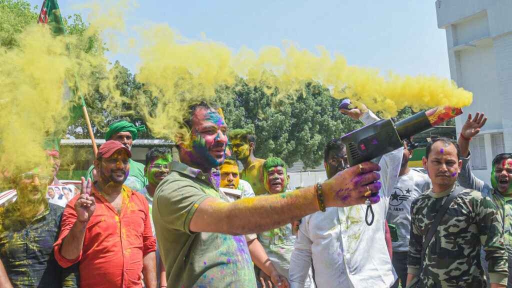 Tej Pratap’s Holi bike ride to CM Nitish Kumar’s residence: ‘Paltu chacha kaha’ | Video | Latest News India