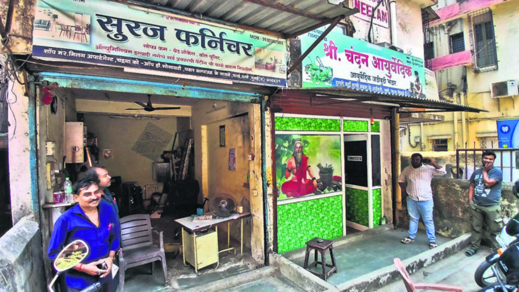 Thieves break into 14 shops in Thane, steal only ₹27k from 8 shops due to UPI payments | Mumbai news