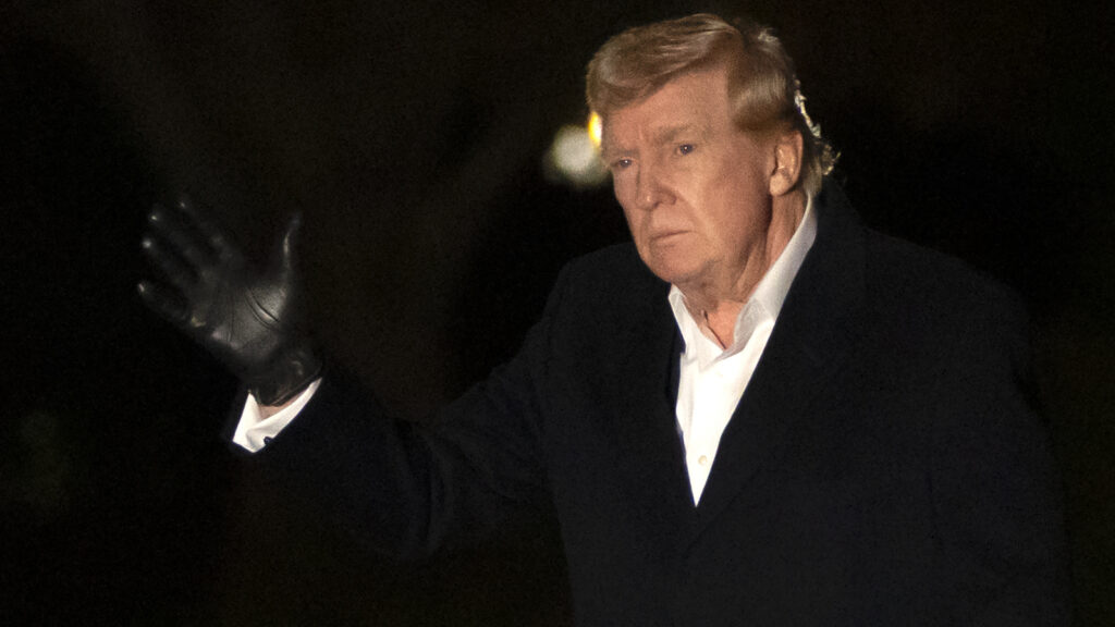 Trump spotted golfing amid Carolina wildfire emergency near Myrtle Beach