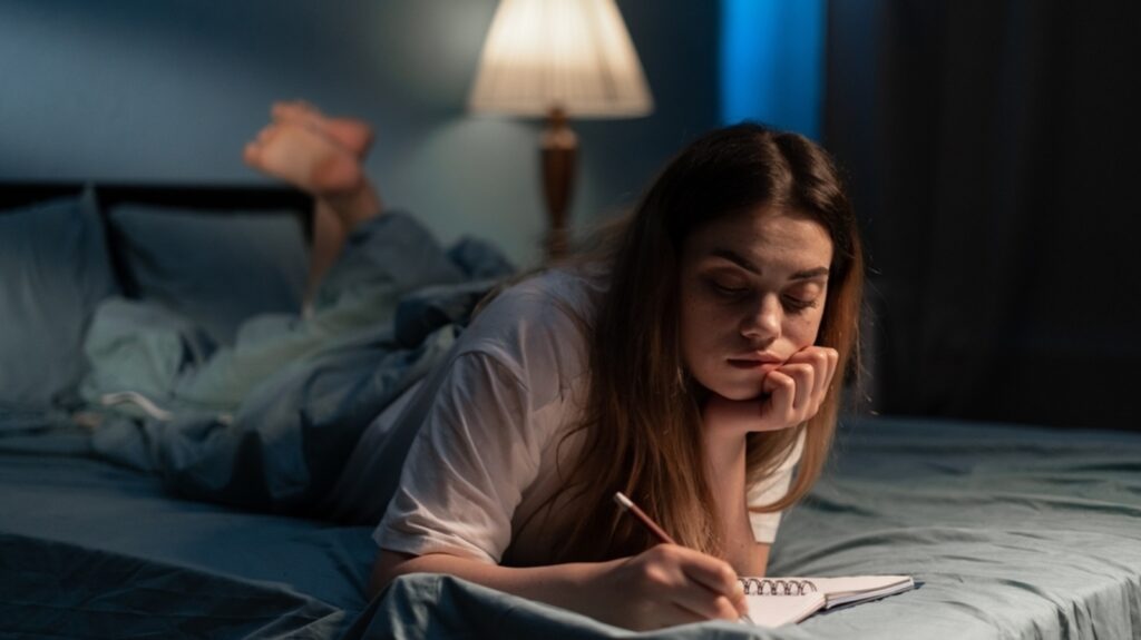 Trying to get better sleep? Psychologist suggests the age-old pen and paper hack | Health