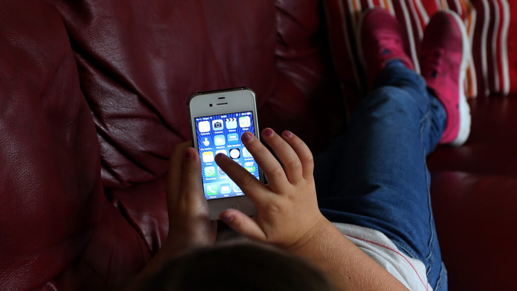 UK Government blocks Conservative Party’s attempt to ban mobile phones in school | Education