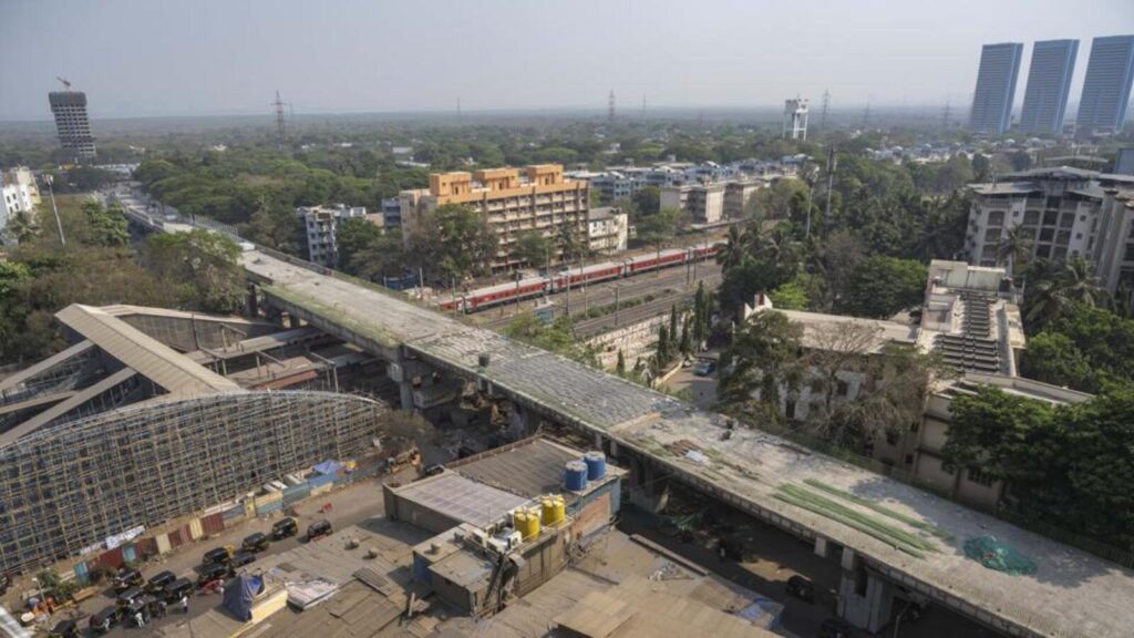 Vikhroli bridge: Stretching commuters’ patience | Mumbai news