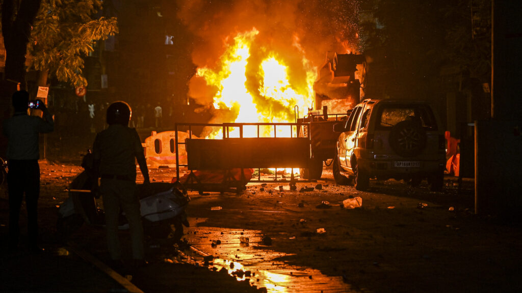 Violence grips Nagpur amid Aurangzeb protests | Tension captured in pics