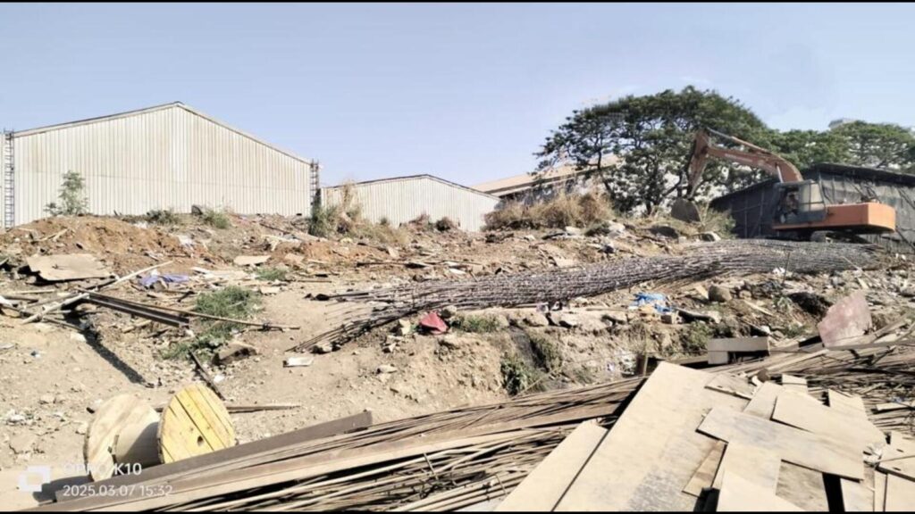 WR carries out demolition drive in Jogeshwari to remove encroachment | Mumbai news