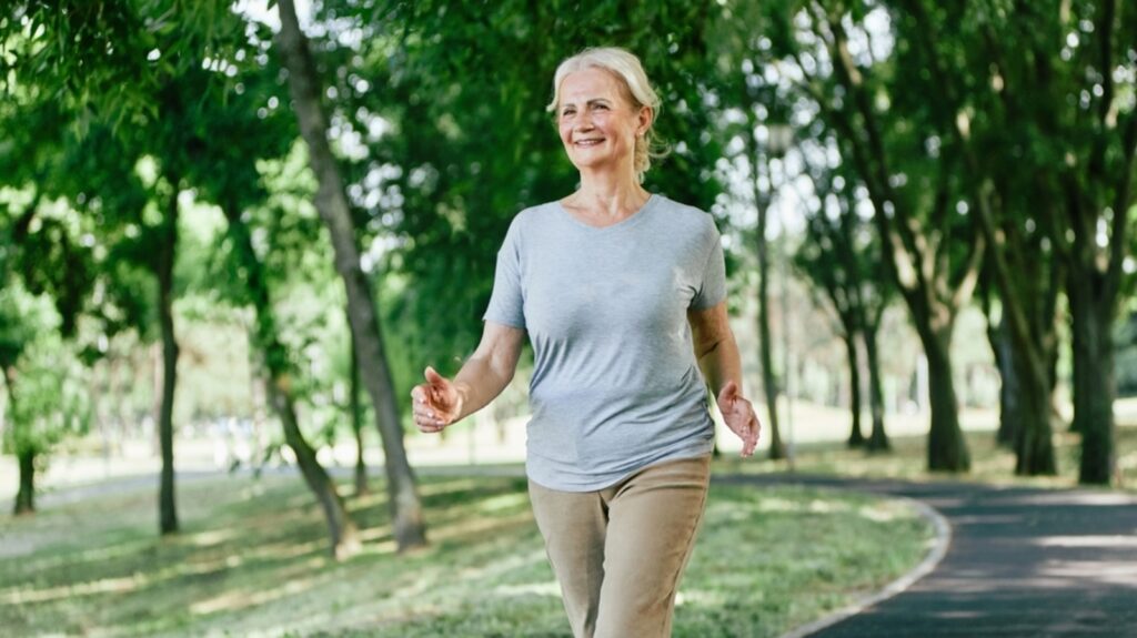 Walk backwards! Try this unique walking style that is a boon for your knee health | Health