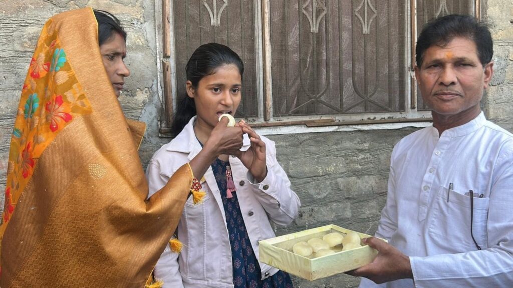 “Want to dedicate my life to cancer patients,” says Bihar Matric topper whose mother herself is battling ailment