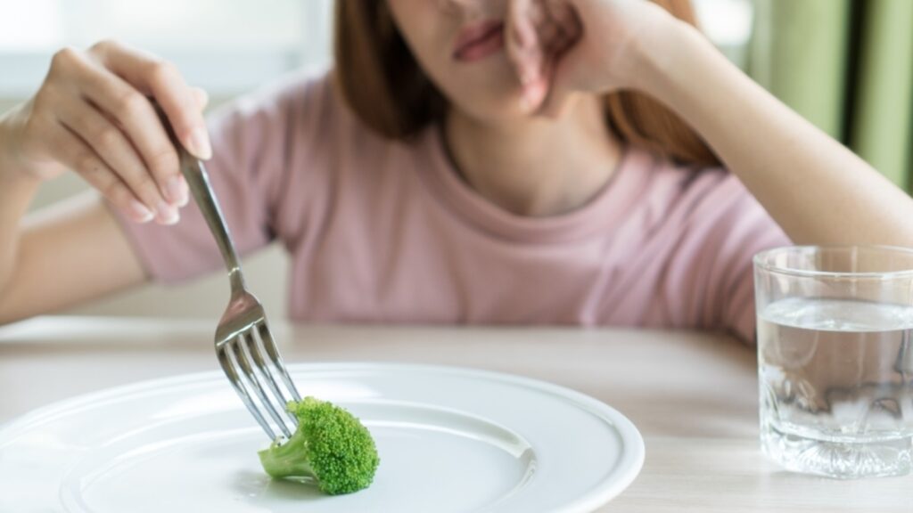 Want to lose 9 kg in 6 months? Weight loss coach shares 28 things you need to stop doing right now | Health