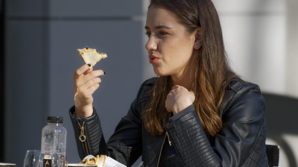 Want to lose weight? Here’s why you should stop eating after dark, according to doctor | Health