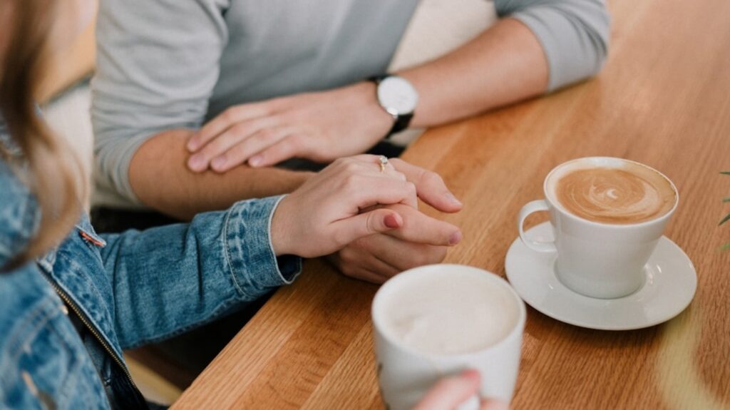 What is floodlighting? The new dating trend that turns first dates into therapy sessions