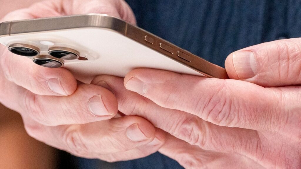 iPhone 16 Pro gets a ₹14,900 price cut on Vijay Sales: Know how to avail the offer