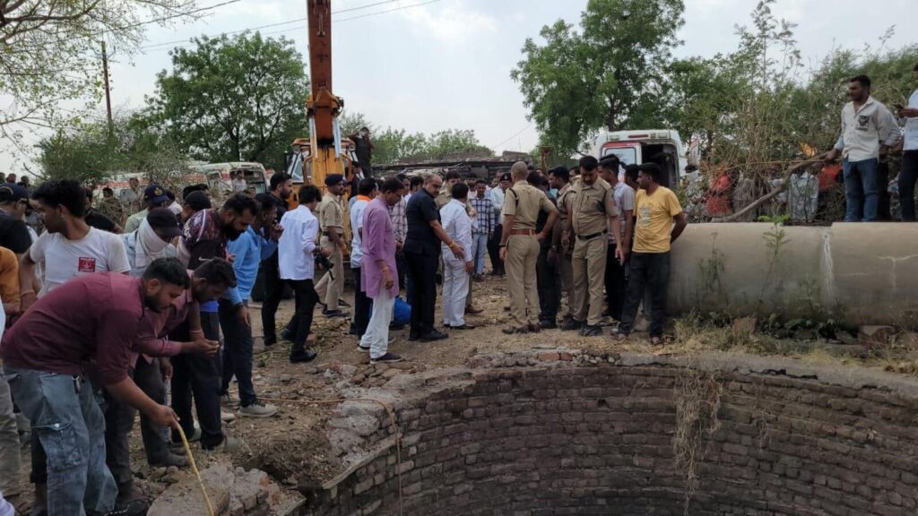 10 killed, 4 injured after van hits bike, falls into well in Madhya Pradesh