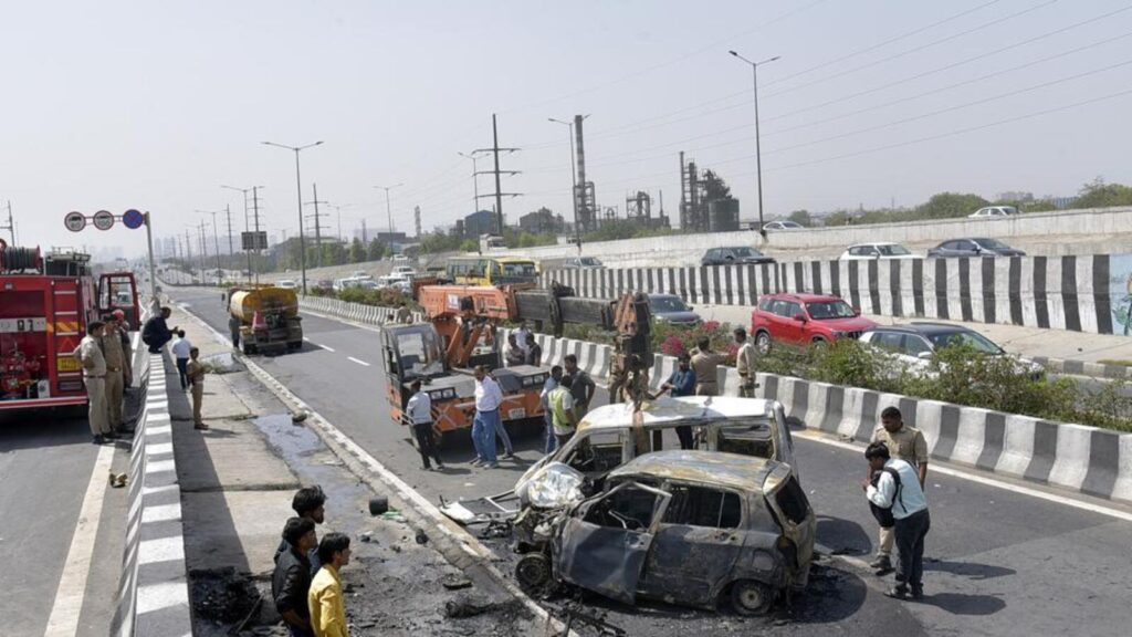 2 charred to death after car hits van on DME