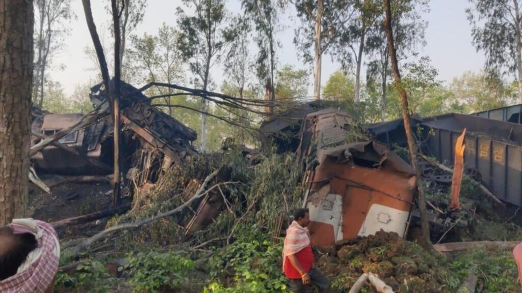 2 drivers killed, 4 injured as goods trains collide head-on in Jharkhand: Police