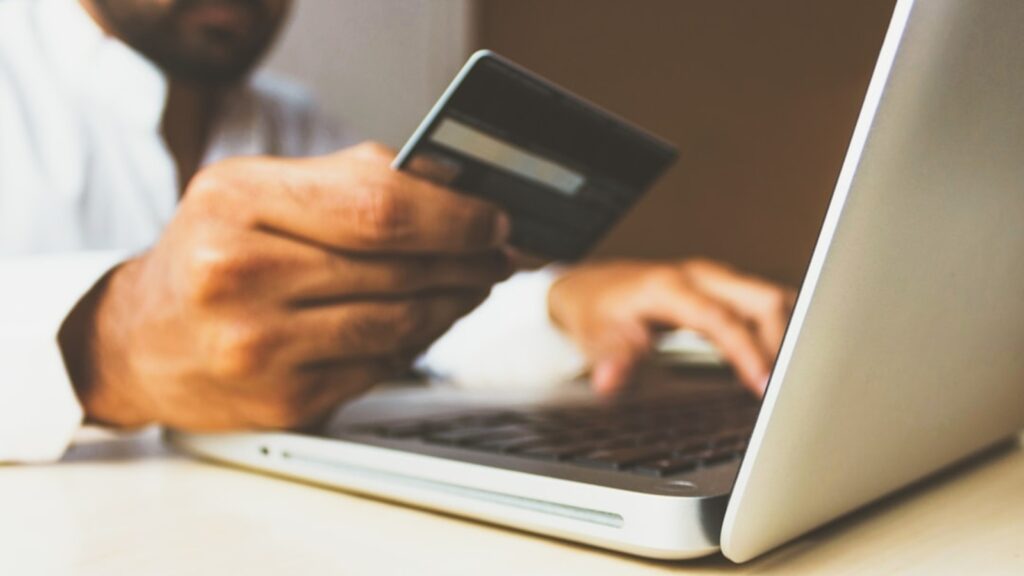 22-year-old terminal cancer patient maxes out credit cards to enjoy last days: ‘Debt will die with me’ | Trending