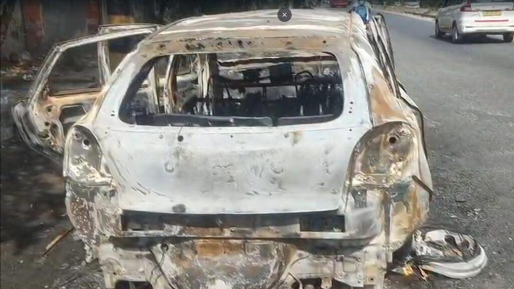 42-year-old man dies in car fire on way from Delhi to Gurugram | Latest News Delhi