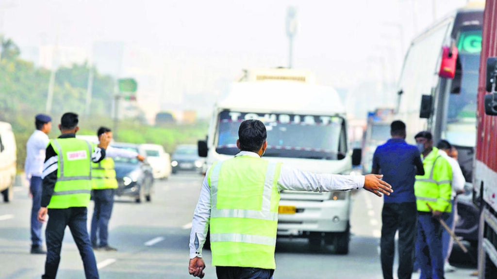 5 commercial vehicles have 3,200 pending challans: Data | Latest News Delhi