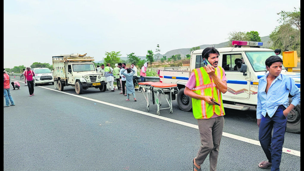7 workers mowed down on Delhi-Mumbai e-way