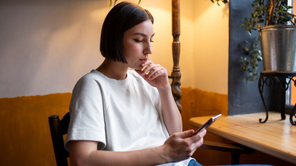 75% singles get ghosted: Expert shares how to know if you are about to get left on read