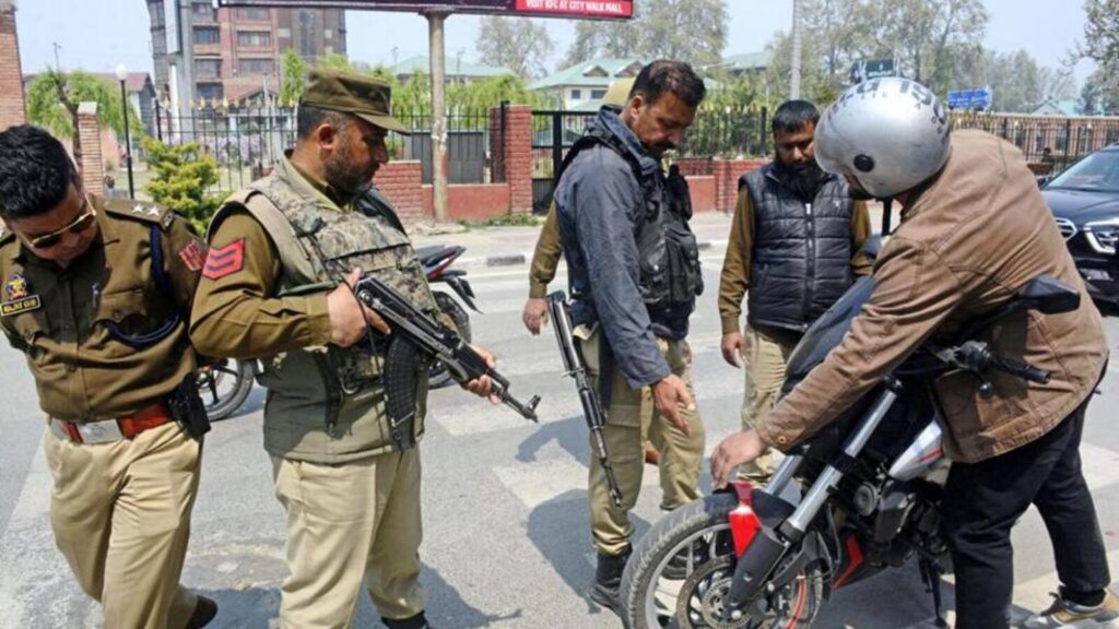 Amit Shah in Kathua, says e-surveillance to check infiltration along Pak border