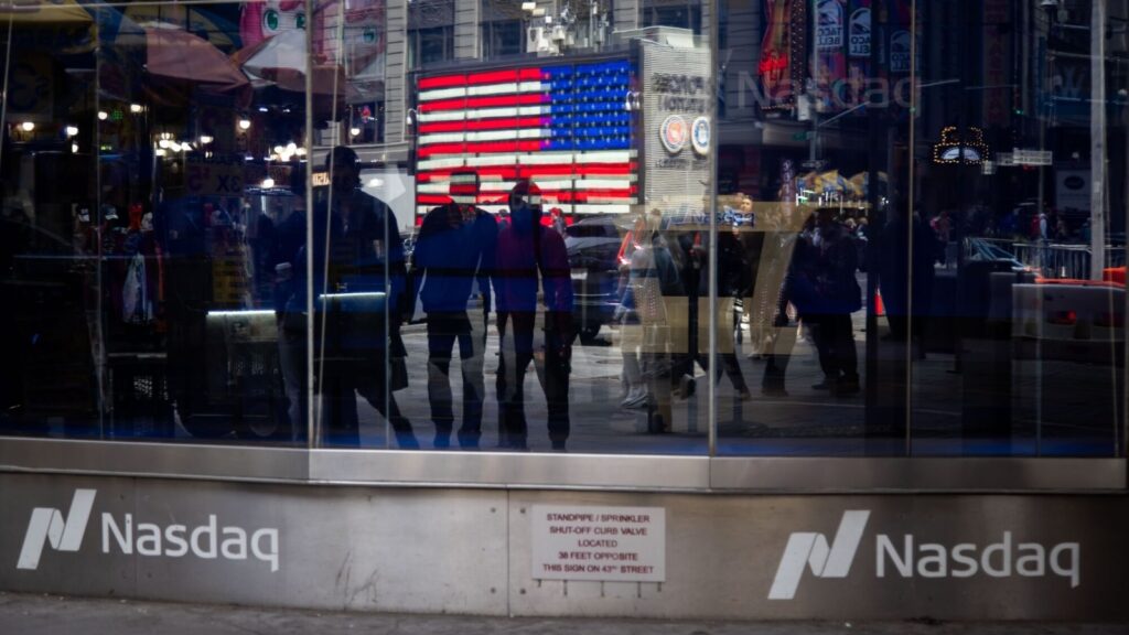 Asian markets plunge amid US trade war; global ‘bloodbath’ likely today. ‘Black Monday’ of 1987 ahead? | 10 updates