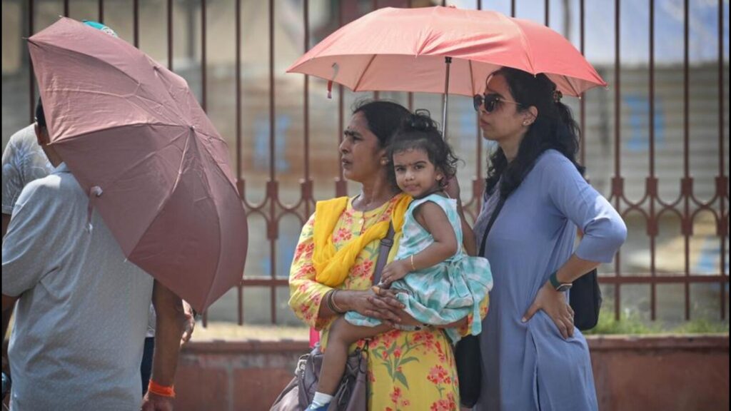 At 41°C, city swelters on hottest April day in 3 years | Latest News Delhi