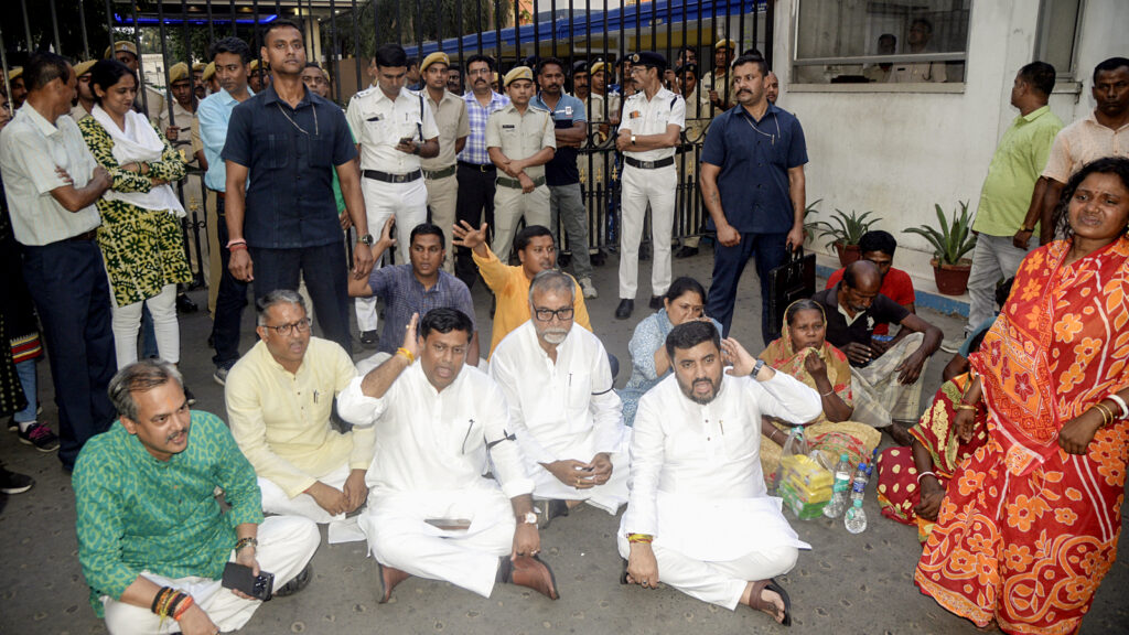 BJP, police face off in Bengal’s Dakshin Dinajpur over Murshidabad violence | Latest News India
